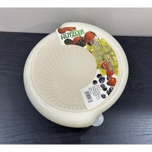 HUTZLER ~ Plastic 3 in 1 BERRY BOWL 1 Quart, 3 Piece: Bowl, Lid, Colander ~White